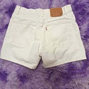 Levi white shorts